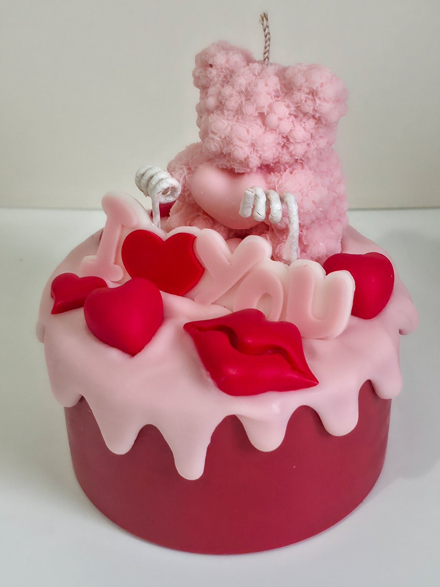 Valentine’s drip cake candle