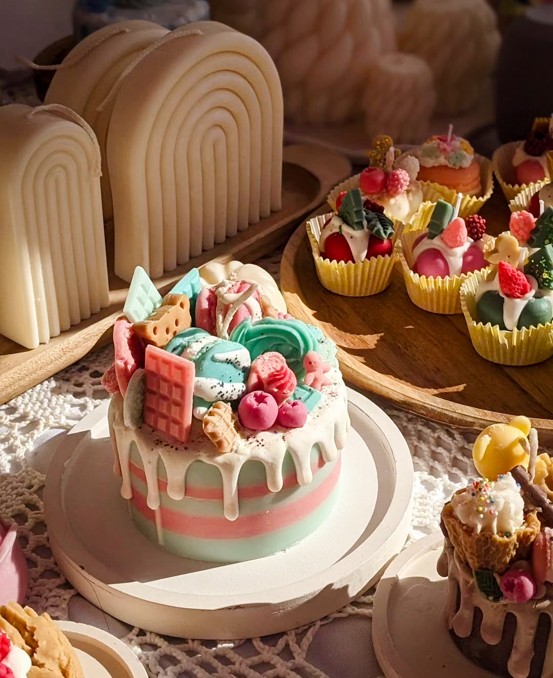 Cakes & Macarons