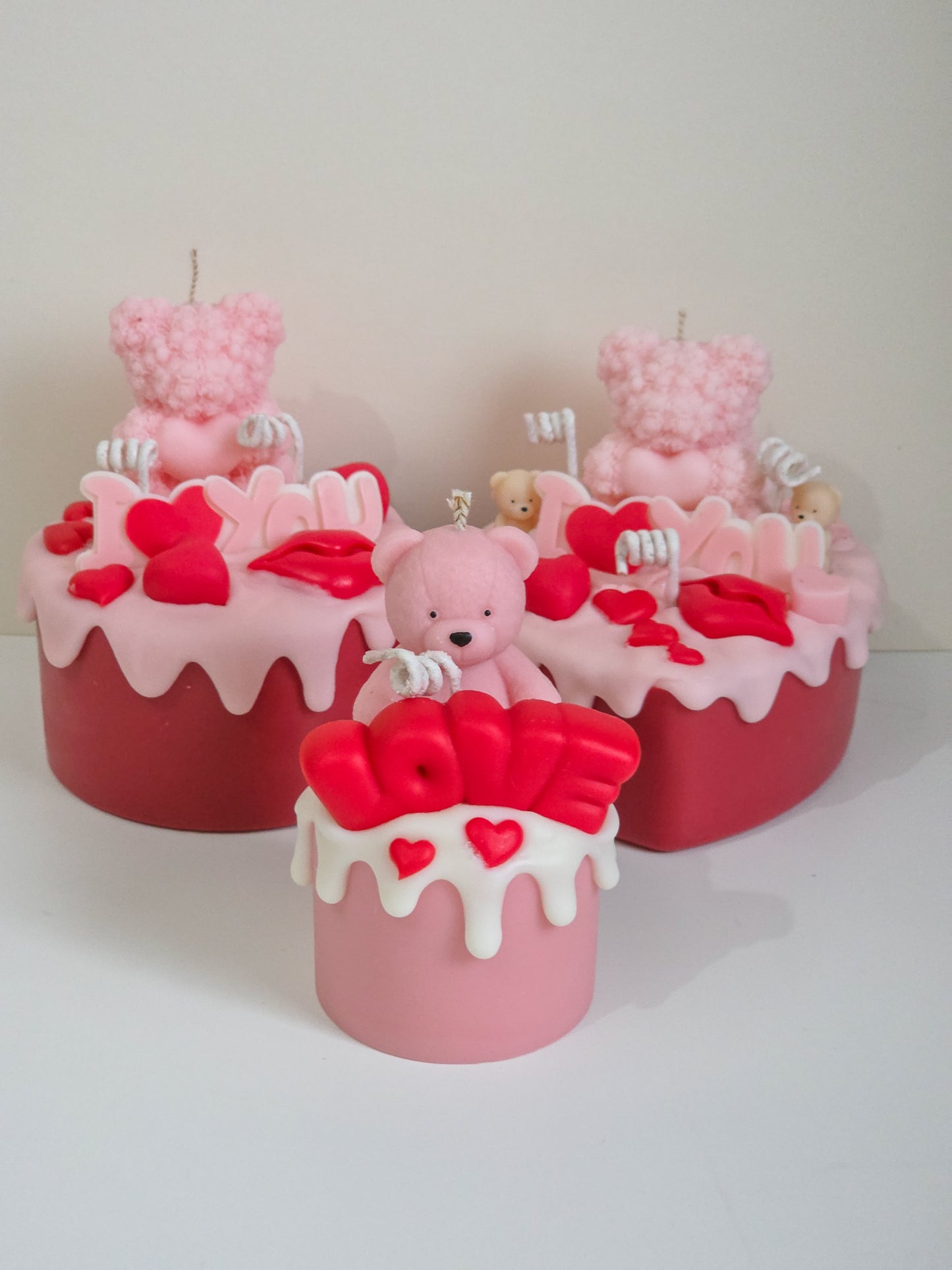 Valentine’s drip cake candle