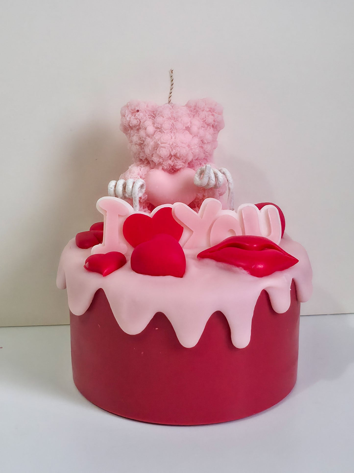 Valentine’s drip cake candle