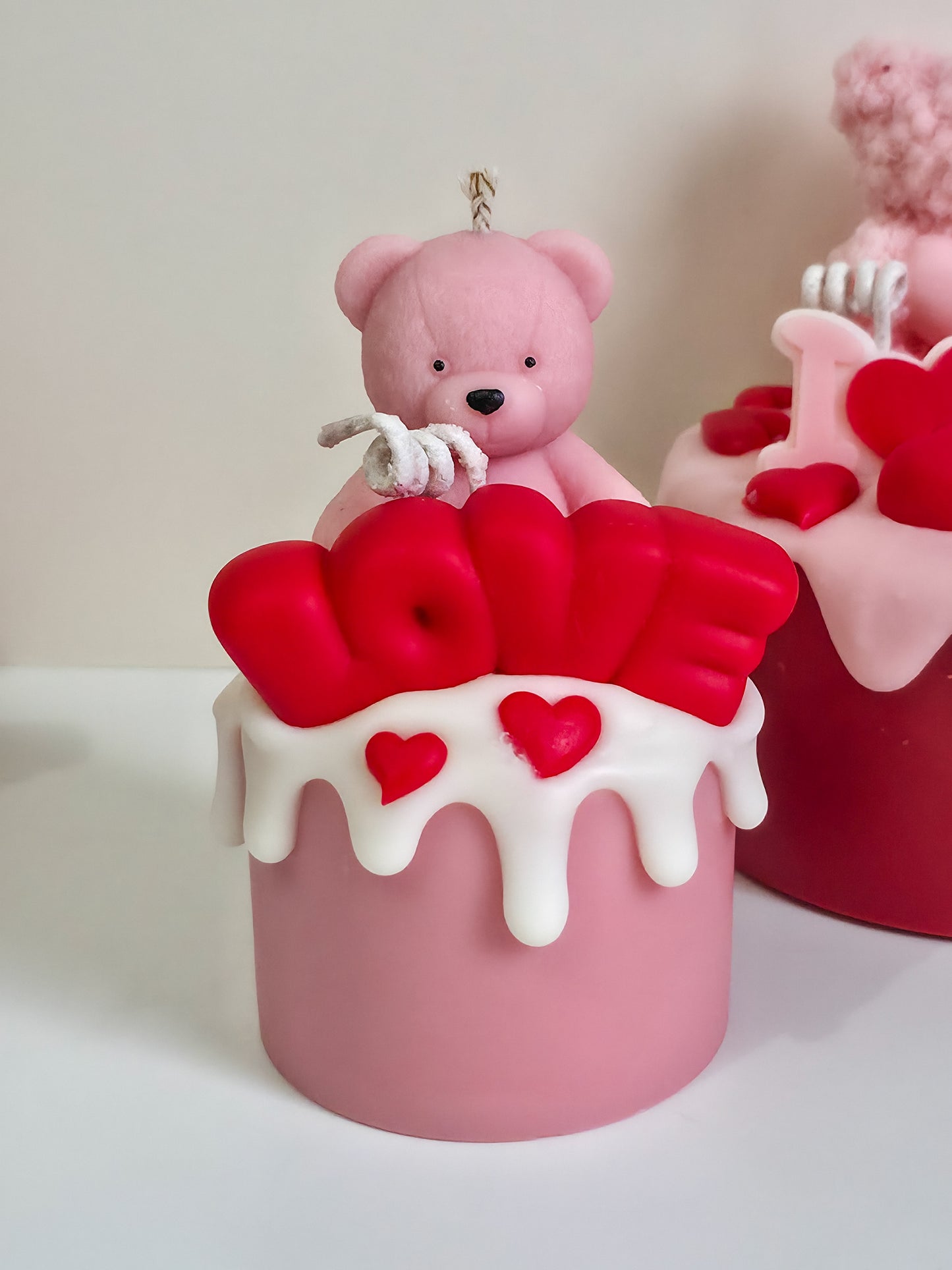 Valentine’s drip cake candle