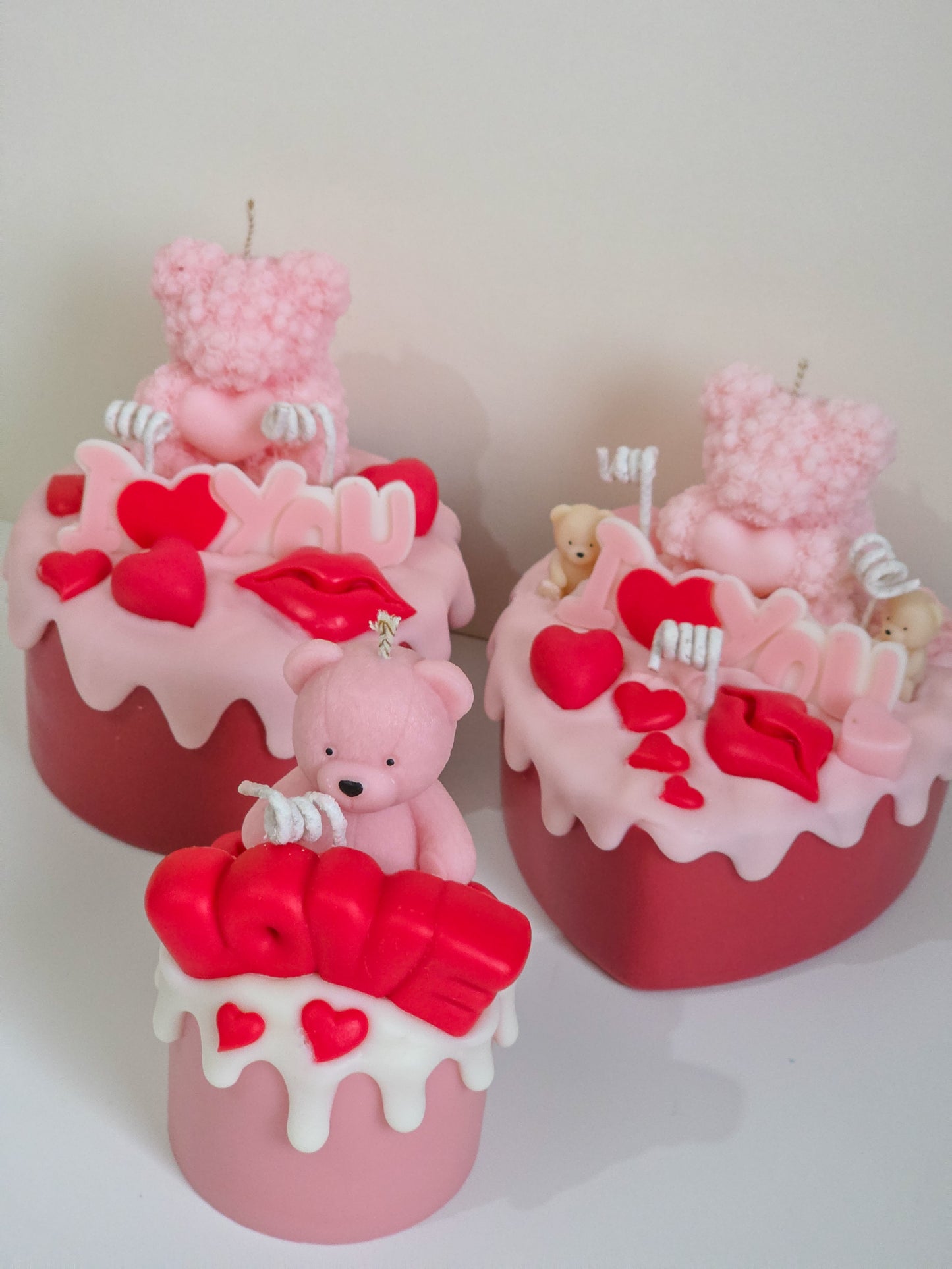 Valentine’s drip cake candle