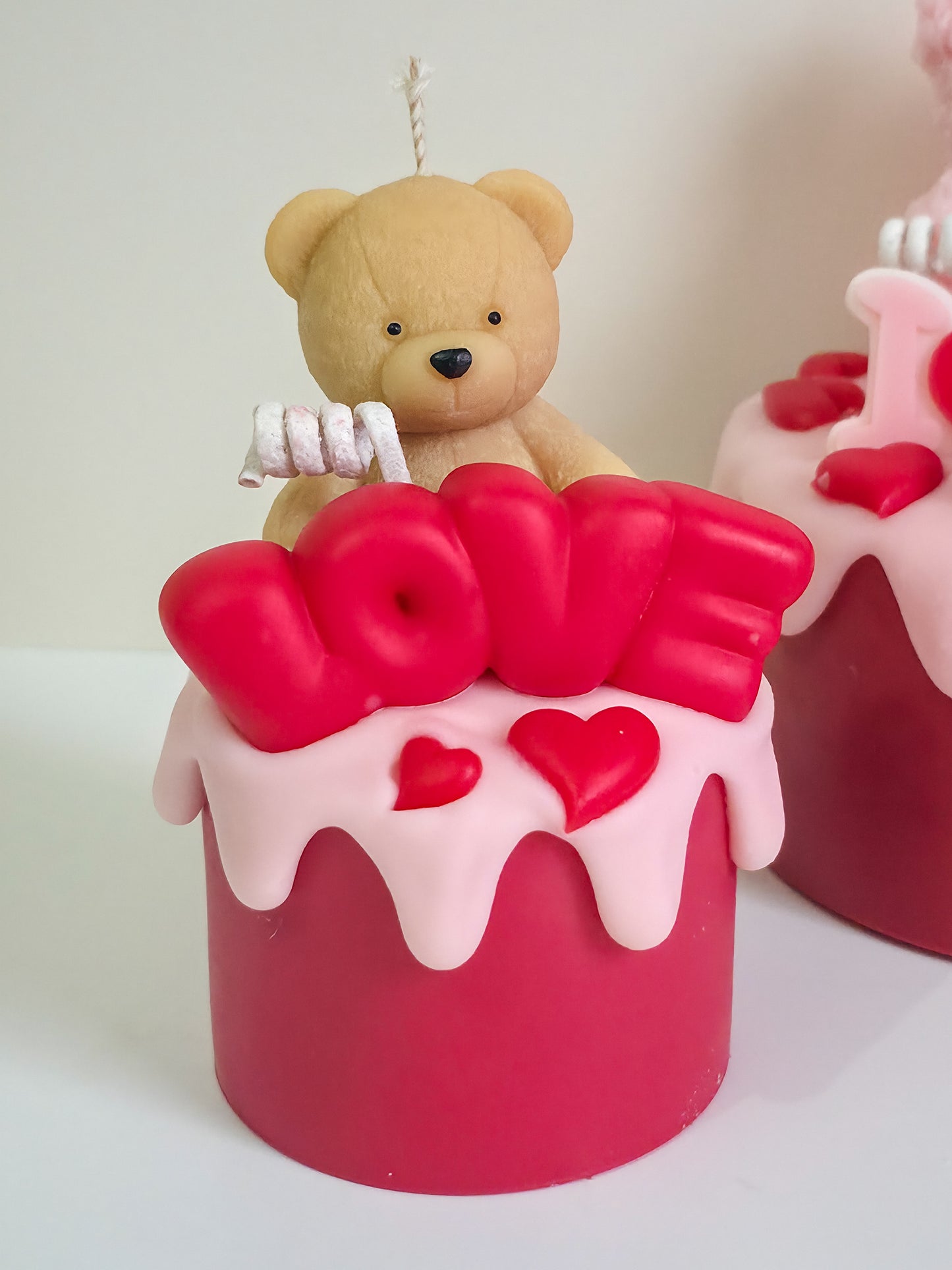 Valentine’s drip cake candle